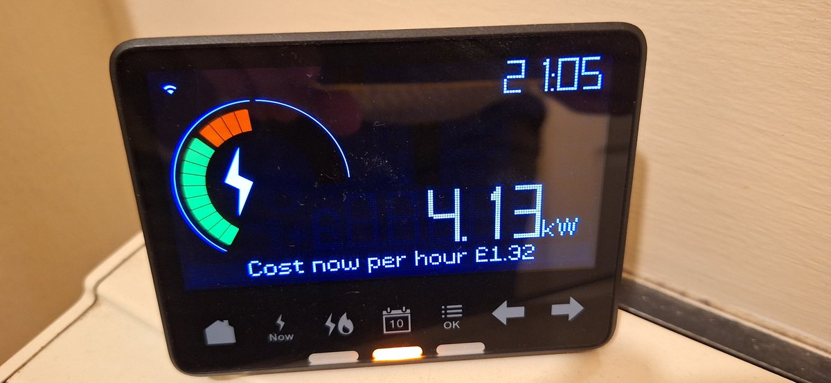 LizParry09's tweet photo. @OctopusEnergy This was my very small apartment yesterday evening with both electric convection heaters on full power, the kettle on, a quick vacuum, the washing machine on and a free hot shower too. Thank you Octopus Energy, you are the best. By 22:00 I'd received £1.75 in free electricity. https://t.co/S3GCrllHfB