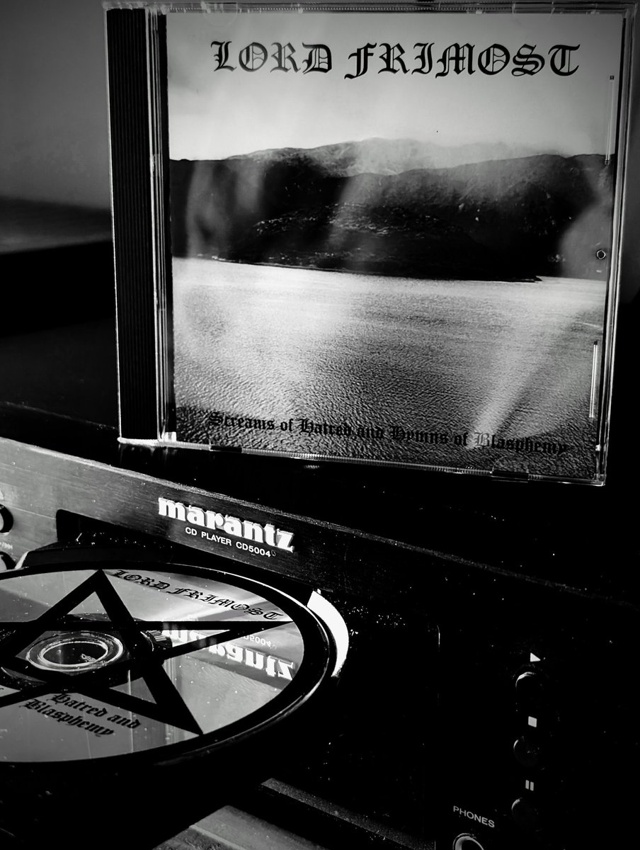 Nigdy nie wiadomo gdzie zaprowadzi cię królicza nora o nazwie Black Metal. Przecież europejczykowi nie przyjdzie do głowy, że można znaleźć bardzo dobry raw black metal w Ekwadorze. Jedyny pełniak Lord Frimost proszę państwa. Cudownie zaczyna się ten weekend. #metalowyjazgot