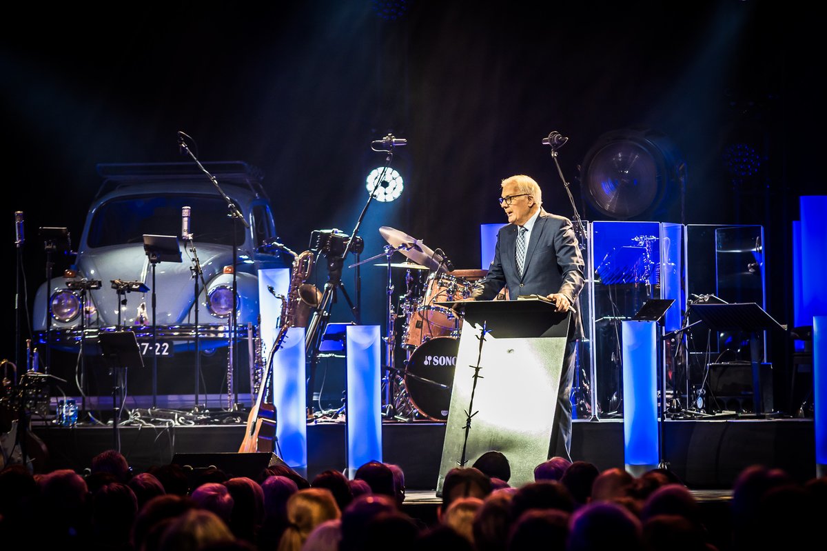 opendoorsnl's tweet image. Dit jaar bestaat #OpenDoors 70 jaar. Johan Companjen, een van de &apos;founding fathers&apos;, deelt: &quot;Anne van der Bijl zei vaak: &apos;Ons werk zal pas ophouden als Jezus terugkomt, want christenvervolging zal volgens de Bijbel alleen maar toenemen.&apos; Dat zien we vandaag gebeuren.&quot; #ODD2025