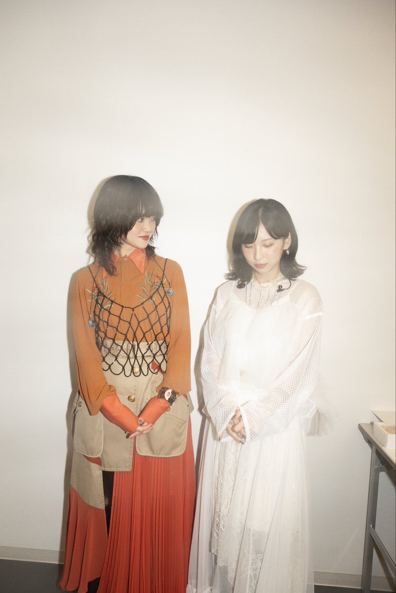 yasu_u3u's tweet image. #メメモリ1stLive ありがとうございました！
大好きなラメントを迫力あるオーケストラと共に。
リシェスの心と一緒に歌ったあの時間は、かけがえのない宝物です🙂‍↕️ペンライトキラキラでほんとに綺麗だったな💭
写真は素敵な共演者の方々と！🫶
片桐さんとは9年ぶりの再会でしたっ