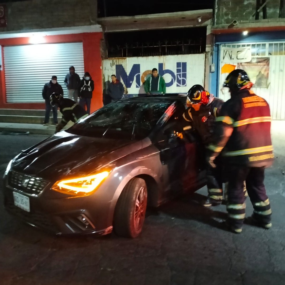 Atendimos una volcadura en Carretera Xochimilco-Topilejo, colonia San Miguel Topilejo, <a href="/XochimilcoAl/">Alcaldía Xochimilco</a>, informamos que en vía pública se volcó un vehículo sobre su toldo; procedimos a ponerlo en su posición normal. sin lesionados. Servicio concluido. <a href="/JefeVulcanoCova/">Jefe Vulcano Cova</a>