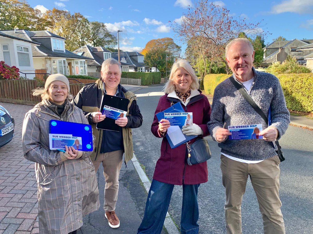 Great to be out with my <a href="/ScotTories/">Scottish Conservatives</a> on the doors in Craiglockhart!

Concerns with increasing crime in the area along with the general upkeep of the streets, including roads and pavements. 

🙏Thank you to everyone that took the time to speak to us on a chilly October morning 🥶