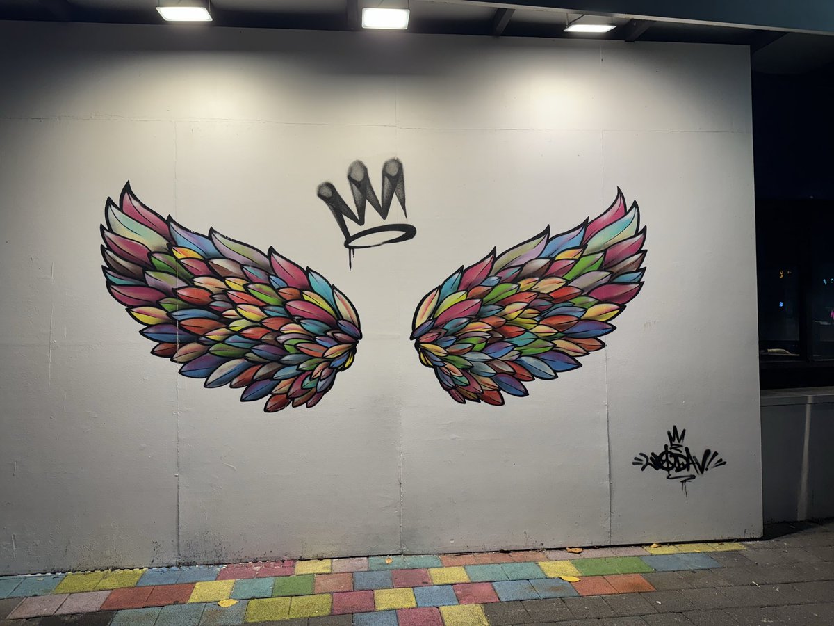 CLAuthorNim's tweet photo. Super lucky to accidentally find this @Leodav_art piece.
Terrible picture of a beautiful artwork https://t.co/MK0ILskxQ6