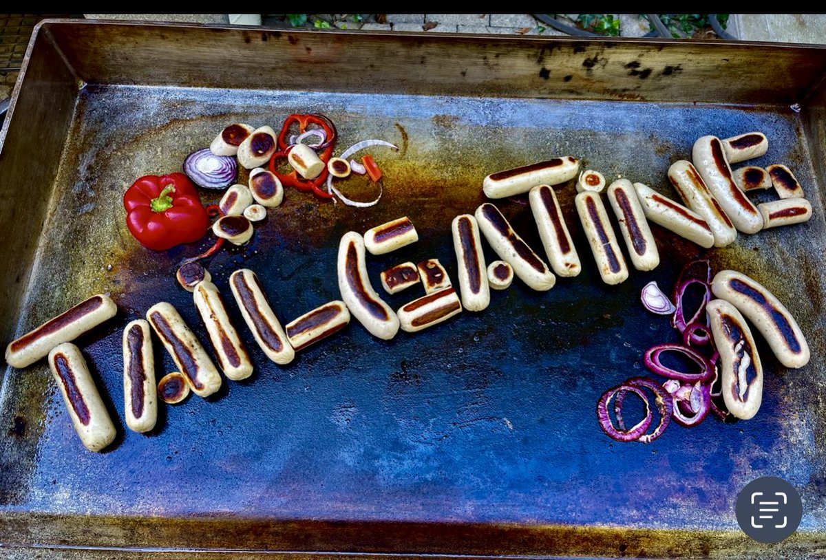 Let’s Go Bearcats!🏈
#saturday <a href="/GoBEARCATS/">Cincinnati Bearcats</a> #Homecoming2025 #tailgating #queencitysausage