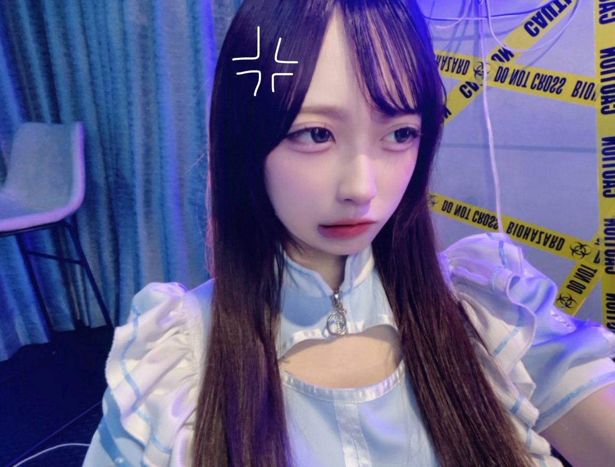 moeka_sokai's tweet image. せっかくの土曜日なのに湿気で前髪がいうこときかなくて不服のご様子