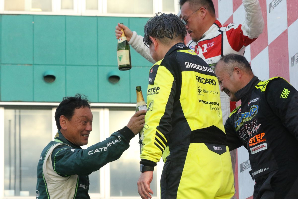 rusio_k's tweet image. 2025.10.19 
北海道クラブマンカップレースRd.5
TOYOTA GAZOO Racing 
 N1-1000 北海道シリーズ 第5戦

表彰式後のシャンパンファイト(*•̀ㅂ•́)و✧

#十勝スピードウェイ
#ヴィッツ #Vitz