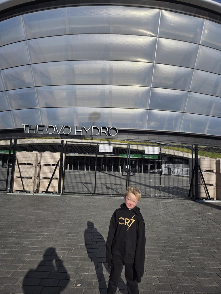 SJS1903's tweet photo. @NathanEvanss wee Harry, the legend, is ready and waiting for ya mate! #ovohydro https://t.co/DaDFII6eij
