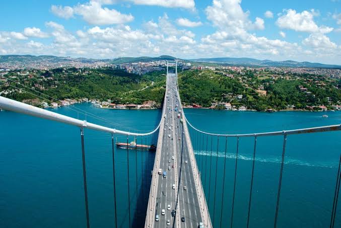 T.C. halkının %34'ü İstanbul Boğazı altında 17 trilyon dolar değerinde Contorium elementi olduğuna ve dış güçlerin çıkartmaya izin vermediğine inanıyor. (Konda)