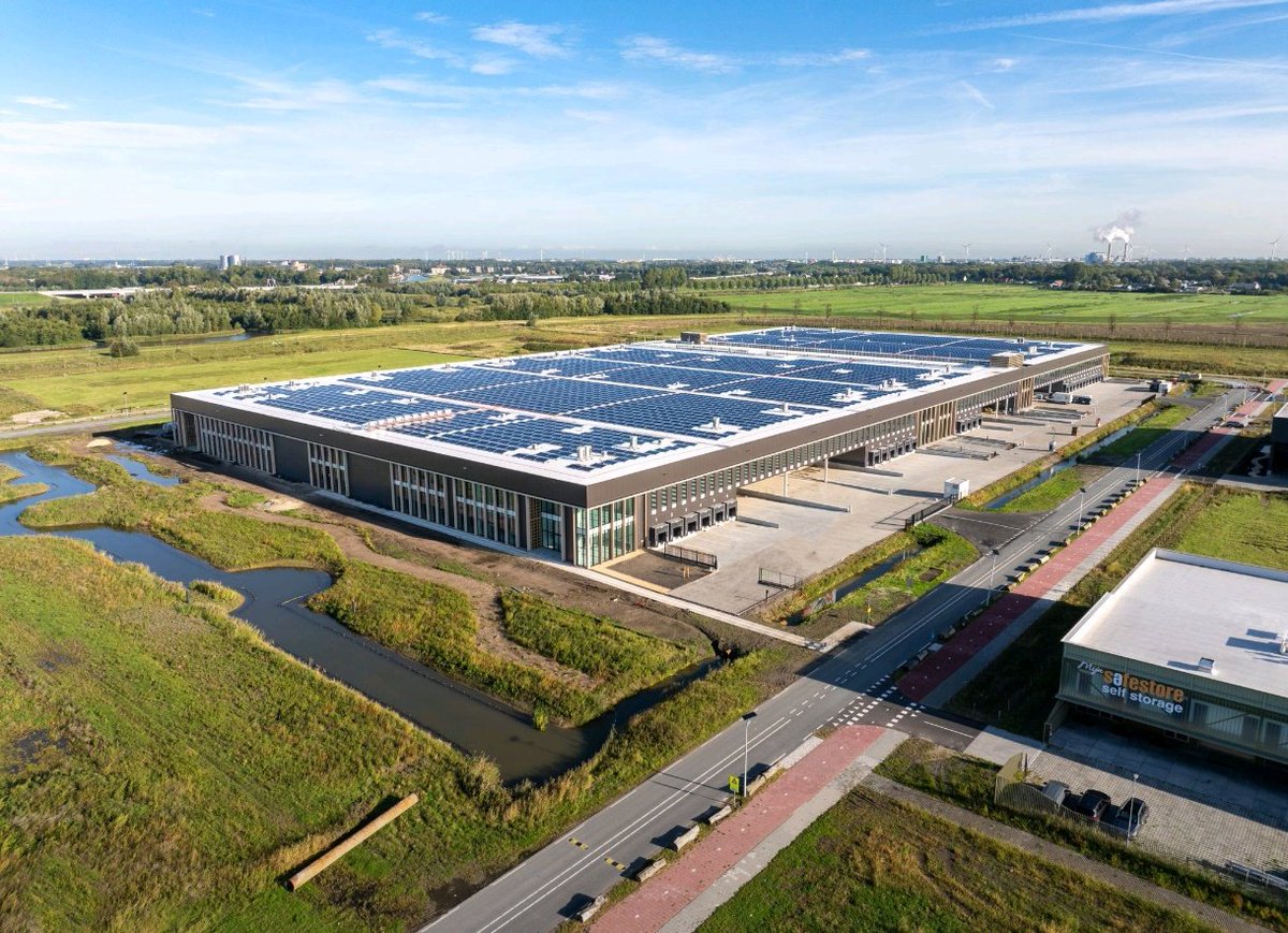 <a href="/H0dorq/">Hodor</a> <a href="/RvDantzig/">Reinier van Dantzig</a> <a href="/D66/">D66</a> <a href="/Rijkswaterstaat/">Rijkswaterstaat</a> <a href="/RWS_WNN/">Rijkswaterstaat regio Noord-Holland</a> <a href="/IrisPoels/">Iris Poels</a> Voor de politiek geen reden om dit tegen te houden.

Je ziet hier een doos in handen van vermogende Amerikanen op onze laatste vruchtbare (gifvrije) zeekleigrond.

Een politiek besluit met steun van vooral <a href="/PvdA/">Partij van de Arbeid</a> <a href="/D66/">D66</a>

Corruptie wint
#Lutkemeerpolder 

youtu.be/3luxWrqXXLU?si…