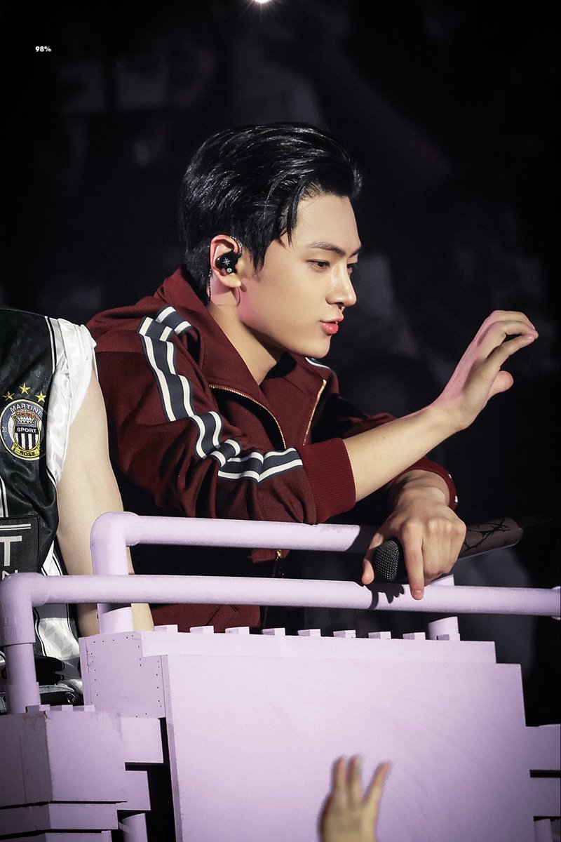 251025 | WTL FINAL IN SEOUL D2

Ment terakhir yang Jay ungkapkan kepada engene hari ini💕 

🐈‍⬛ : Halo semuanya. Seperti yang aku sebutkan di awal pertunjukan hari ini, ini adalah pertunjukan konser kami yang ke-95. Angkanya terlihat sangat indah bagiku, tapi anggap saja kalian