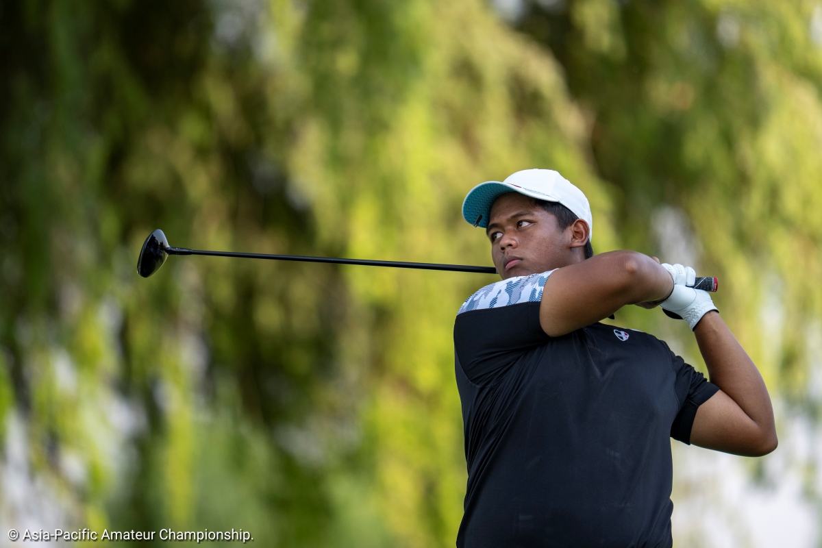 GolfinSTYLEID's tweet photo. Rayhan Latief is back in form with 3-under 69 to put himself on the brink of rewriting history for Indonesia at the @AAC_Golf. The @MeanGreenGolf member is now sitting T13. https://t.co/2klQK8uxRi #AACGolf #AyoIndonesia #IndonesiaBisa https://t.co/2RccxVRwEZ