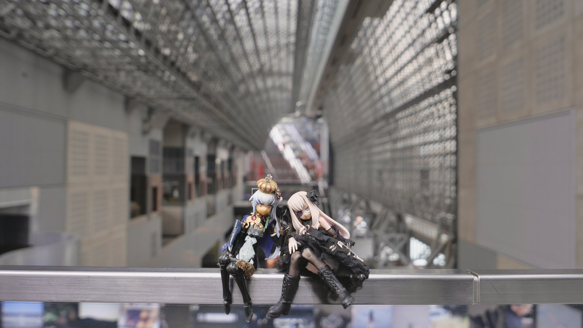 基本ぼっち行動なあすたさんですけれど、たまには誰かと一緒にお出かけするのも楽しいですね♪

まんじ先生もそう思いませんか？(*´꒳`*)

ξ(`回д･)ξ ＜今日はREC様とノエル様との京都駅デートでしたの！！素敵な時間を過ごさせていただきありがとですわ〜！！