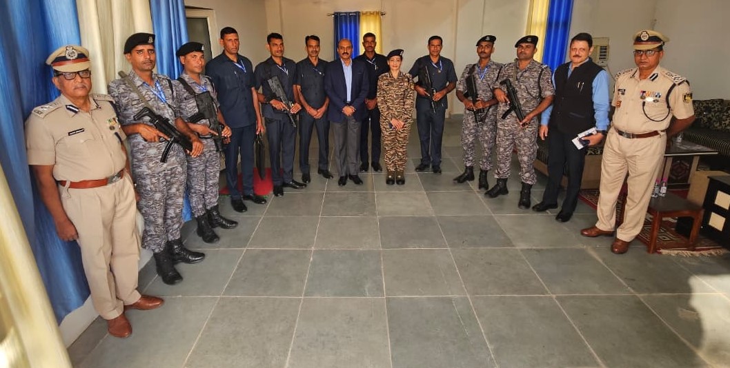 221_VS_BN's tweet image. "DG CRPF Sh. G.P. Singh, IPS interacted with the VS team of 221 BN CRPF at RTC Jodhpur on 25th Oct 2025 and lauded the commendable efforts of the team"
@VS_WingCRPF  #vipsecurity