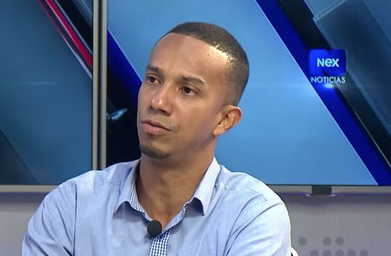 * Félix Moulanier...
Eras abogado y trabajabas no teniendo necesidad de haber pedido 'Auxilio económico'. 
Tenías la solvencia económica para por ese curso.
No le diste la oportunidad a los que verdaderamente necesitaban Auxilio Económico.
Hoy día haces papel de Vístima?