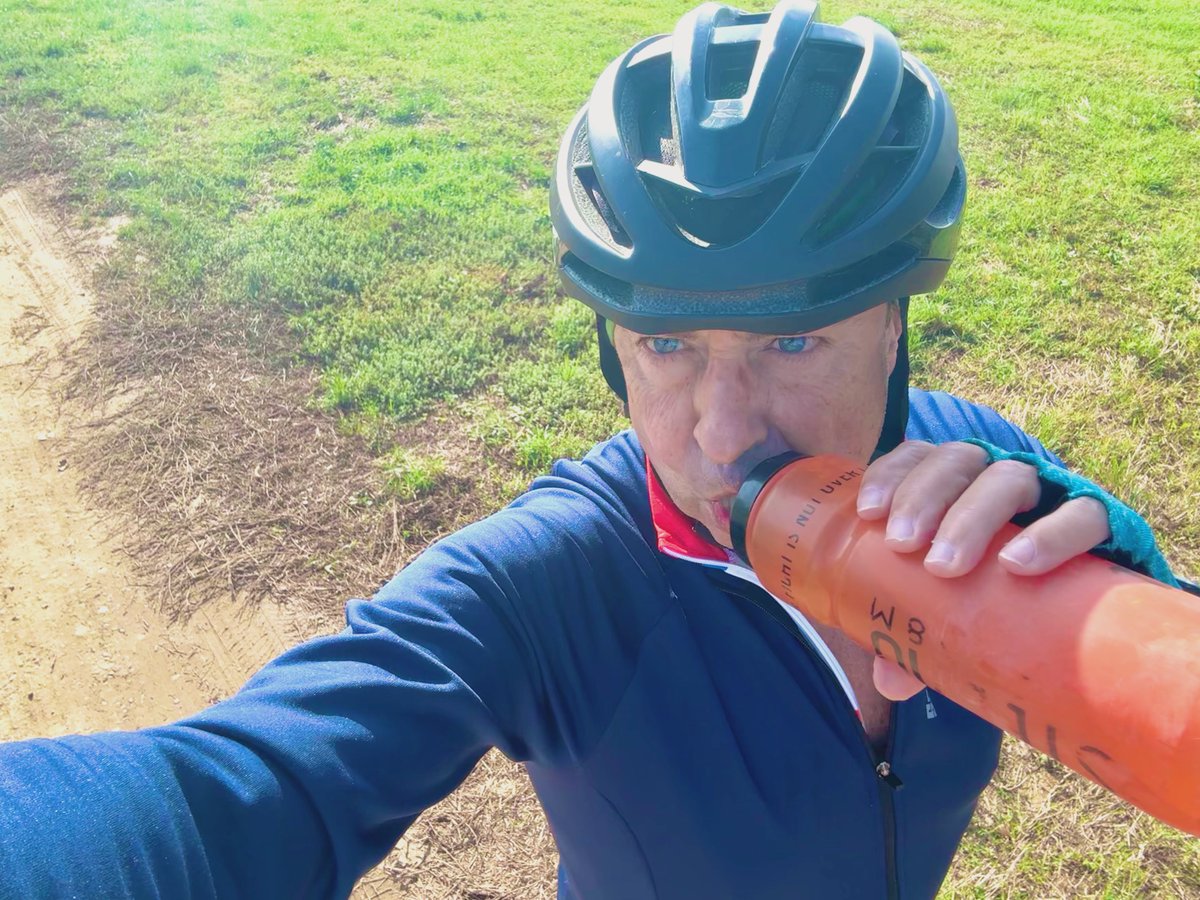 stefanomeloni12's tweet image. Colline, sterrati, salite, discese, autunno: 80 km 🚴🏻‍♂️ ottimo allenamento #gravel #cycling #cyclist #bici #October