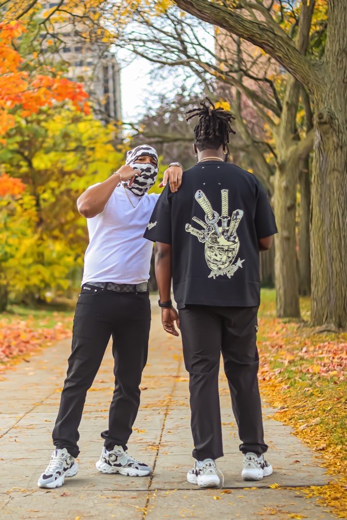 It’s a beautiful fall weekend

Go hang out with the homies and touch some leaves or grass today ⭕️✨