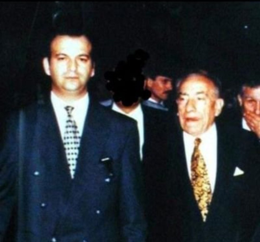 MİLLİYETÇİ ÜLKÜCÜ HAREKATIMIZIN KURUCU GENEL BAŞKAN BAŞBUĞ'UM ALPARSLAN TÜRKEŞ VE MANEVİ OĞLU ZAFER ÇOLAK  BIZ BU GÜZEL İNSAN A DOST OLDUK KARDEŞ OLDUK 25 SENE ABİ OLDU KİRVEM OLDU CAN OLDU BİZLERE ÜLKÜSÜNDEN VE DAVASINDAN VAZ GEÇMEYEN ONURLU ŞAHSİYET SAHİBİ ADAM GIBI ADAM