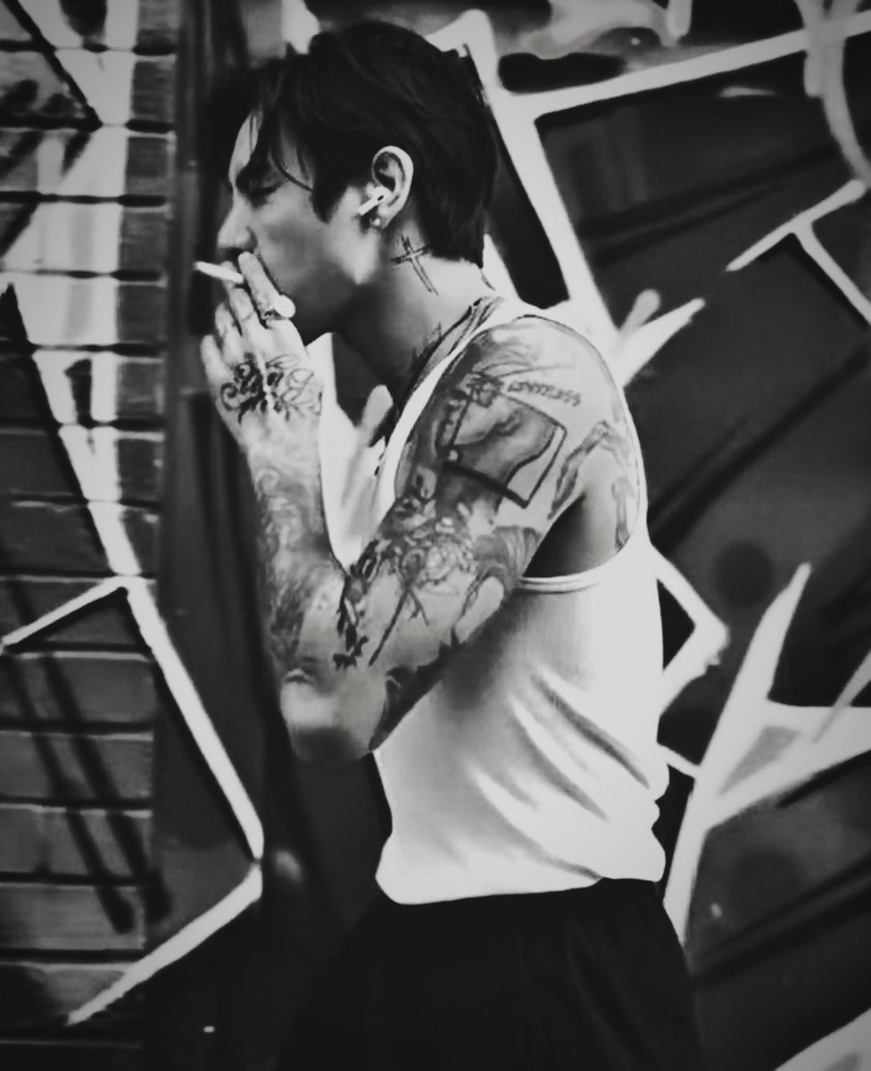 cgarettes's tweet image. walking to you.