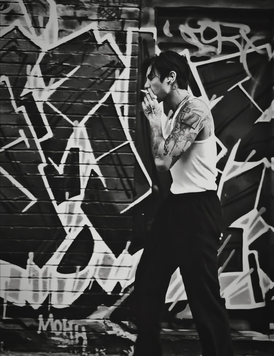 cgarettes's tweet image. walking to you.