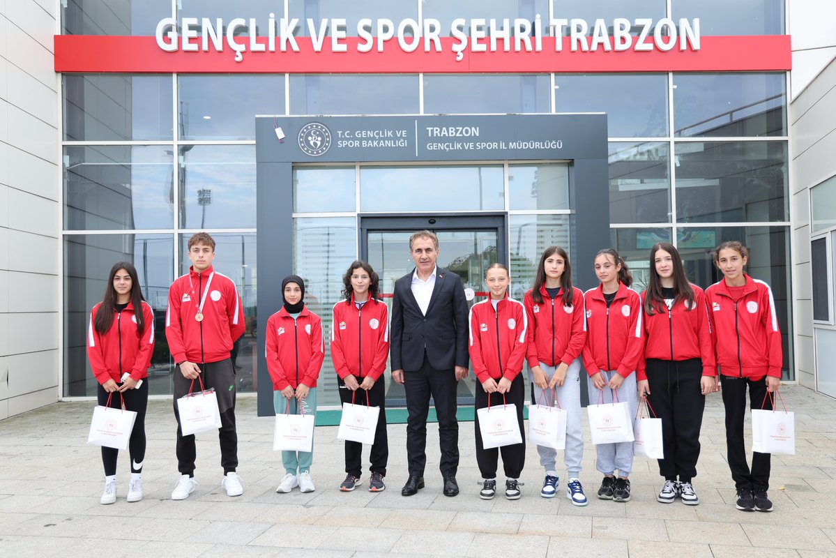 Trabzon Gençlik ve Spor İl Müdürlüğü (@gsb_trabzon) on Twitter photo ANALİG Atletizm Takımımız Türkiye 4’üncüsü oldu! 💫
Sporcularımız, İl Müdürlüğümüzü ziyaret ederek mutluluklarını paylaştı.
Elde ettikleri bu gurur verici başarı için sporcularımızı ve antrenörlerimizi tebrik ediyor, başarılarının devamını diliyoruz! ✨ ANALİG Atletizm Takımımız Türkiye 4’üncüsü oldu! 💫
Sporcularımız, İl Müdürlüğümüzü ziyaret ederek mutluluklarını paylaştı.
Elde ettikleri bu gurur verici başarı için sporcularımızı ve antrenörlerimizi tebrik ediyor, başarılarının devamını diliyoruz! ✨