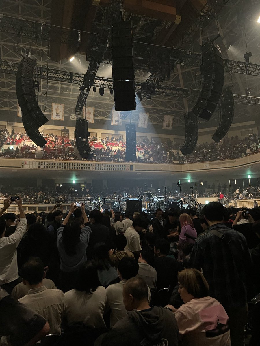 nght450's tweet photo. ｱﾘｰﾅ東　柏倉さん左後、山根さん後ろ姿5人ともいい感じに見えて最高でした！
I Dance Alone  Pathも聴けて感無量でしたが生After Imageが優勝
#toe
#toe_25
#両国国技館 https://t.co/T847oiyBcr
