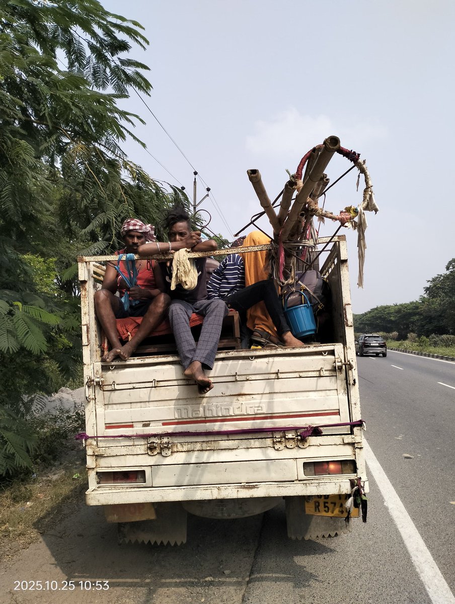 RTO_SAMBALPUR's tweet photo. RTO, Sambalpur conducted enforcement on NH against drunken driving and carrying passengers in goods vehicles, ensuring strict action against violations of road safety rules. #Say_No to Drunken and Unsafe Driving.@STAOdisha @SpSambalpur @DmSambalpur https://t.co/gZ6PeVeVYw