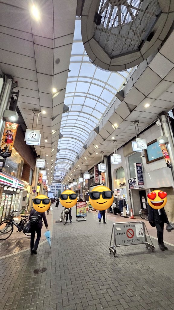皆さま、こんばんは🌛
中板橋駅から歩いて10分ほどのラーメン屋さんに行きました。が、なななんと閉まってました。
北千住駅から池袋出て、東武東上線で行きました。下調べは重要っすね😥
大山まであるいて以前、街ぶら散歩撮影した事のある店でラーメン食べました🍜
お酒も飲んじゃいました🥃
