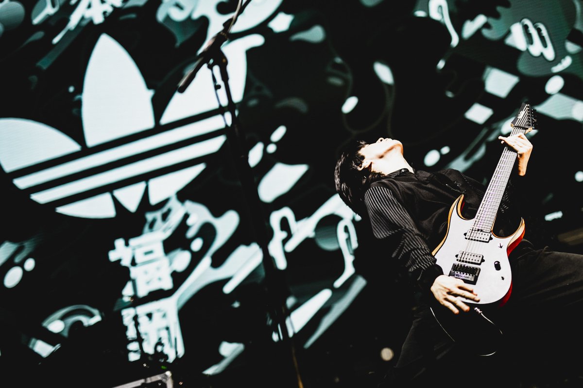 ONE OK ROCKとのヨーロッパツアー。
あまりにも体感が早すぎるもので、残り4箇所。
既に11箇所も回っていることに驚きです。
光陰矢の如しとはまさにこのこと。

あとはドイツ、ポーランド、チェコ、ハンガリー。
これもきっとあっという間。張り切っていきます！