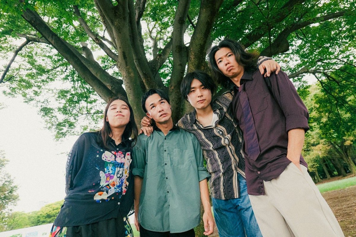 greenbarrel_OA's tweet photo. ︎【お知らせ】
いつもGREEN BARRELをご覧の皆さんはお気付きかもしれませんが…
新メンバーとしてかずきが加入しました🎉
それに伴いアー写も新しく撮りました🆕
まだまだライブは沢山やっていきますので、ぜひ新しいおれたちを見に遊びにきてください〜🎵
これからもGREEN BARRELをよろしく‼️ https://t.co/jtgqrQJyiU