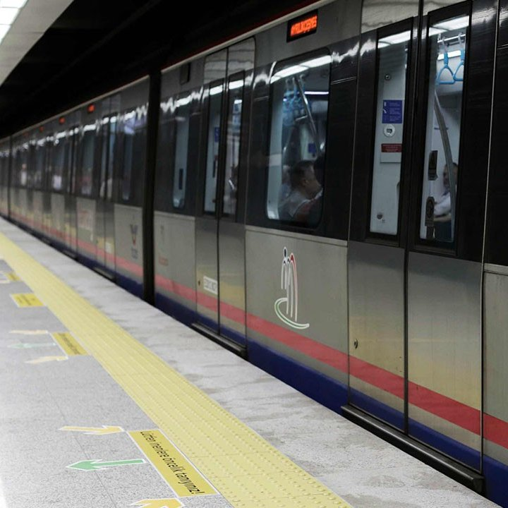 bpthaber's tweet image. Marmaray — Üsküdar durağında bir yolcu intihar etti.