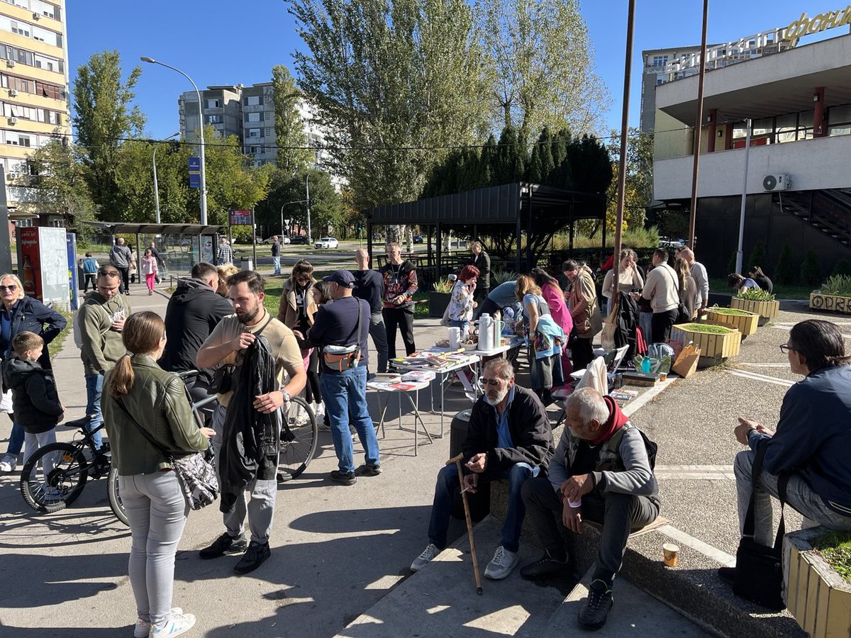 Zbor Slavujev potok i Zvezdara (@zbor_i59633) on Twitter photo Započeli smo dan kod divnih komšija na bazaru 🫀✊️ Započeli smo dan kod divnih komšija na bazaru 🫀✊️