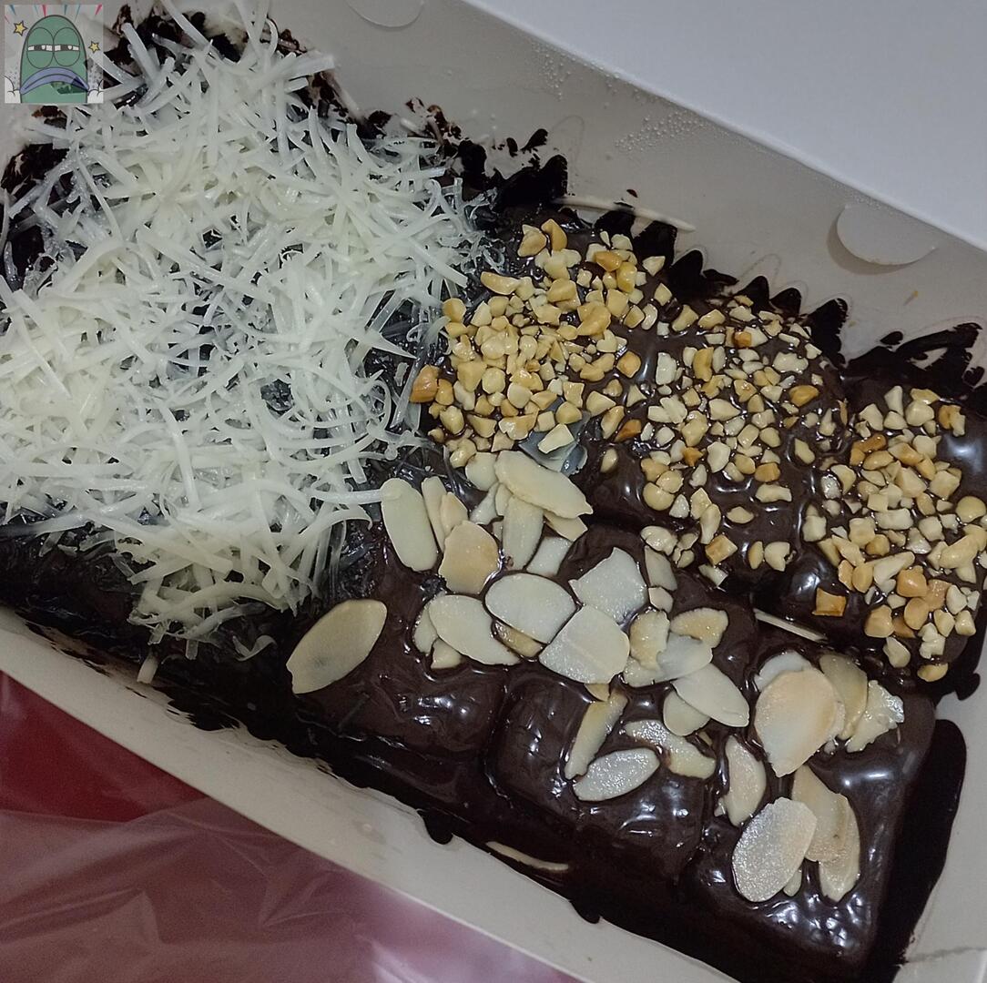 tanyarlfes's tweet image. 💚 baru kemarin ngebatin duitku kok masih banyak, apa jajanku kurang kenceng.

eh besoknya langsung ada spion motor pecah, helm kroak, kacamata kacanya ilang sebelah, sabun abis, stok pembalut abis.

meskipun duitku sekarang dah abis tapi gpp aku lanjut jajan lagi