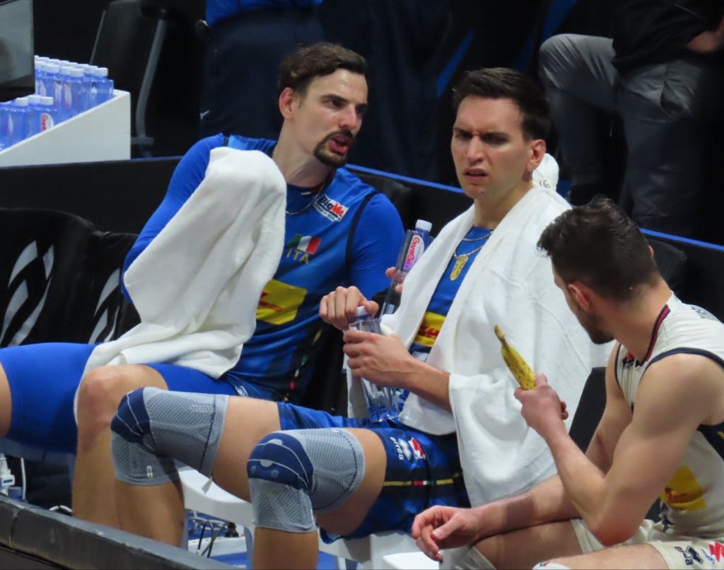 Beilun_media's tweet image. #Yuri seems to really dislike #bananas. #volleyball #sports