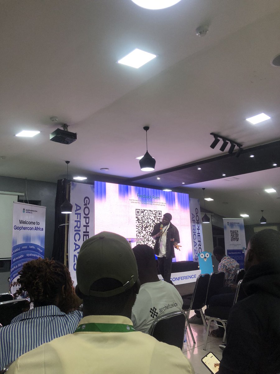 manlikeNachoes's tweet image. Live at Gophercon Africa 🔥
#gophercon #Gophers #Gopherconafrica