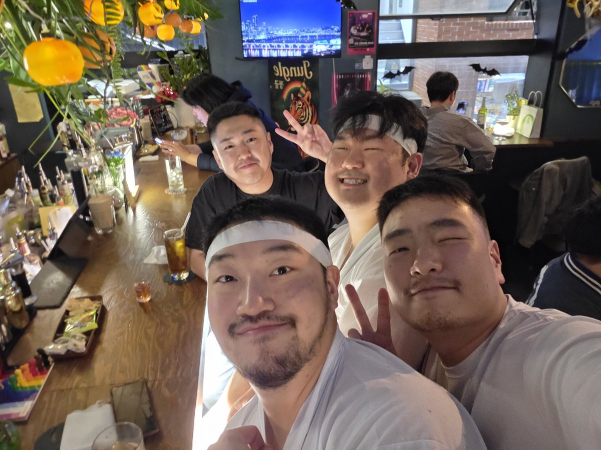 머슴 둘 사이에 낑긴 나와 젤리님