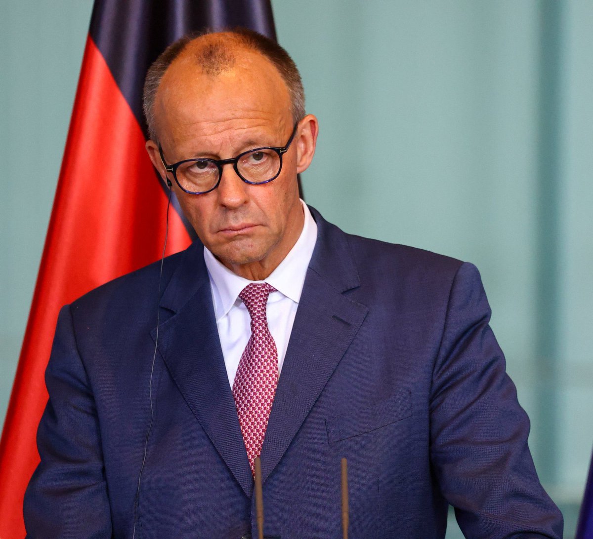 🇩🇪بورش تعلن عن انخفاض ارباحها بنسبة ٩٦٪
حيث تراجعت الأرباح إلى 114 مليون يورو مقارنة بـ 2.6 مليار يورو في نفس الفترة من عام 2024

سبب التراجع الكبير في الأرباح تحمل  التكاليف الكبيرة لإعادة هيكلة خط إنتاجها للسيارات  الكهربائية