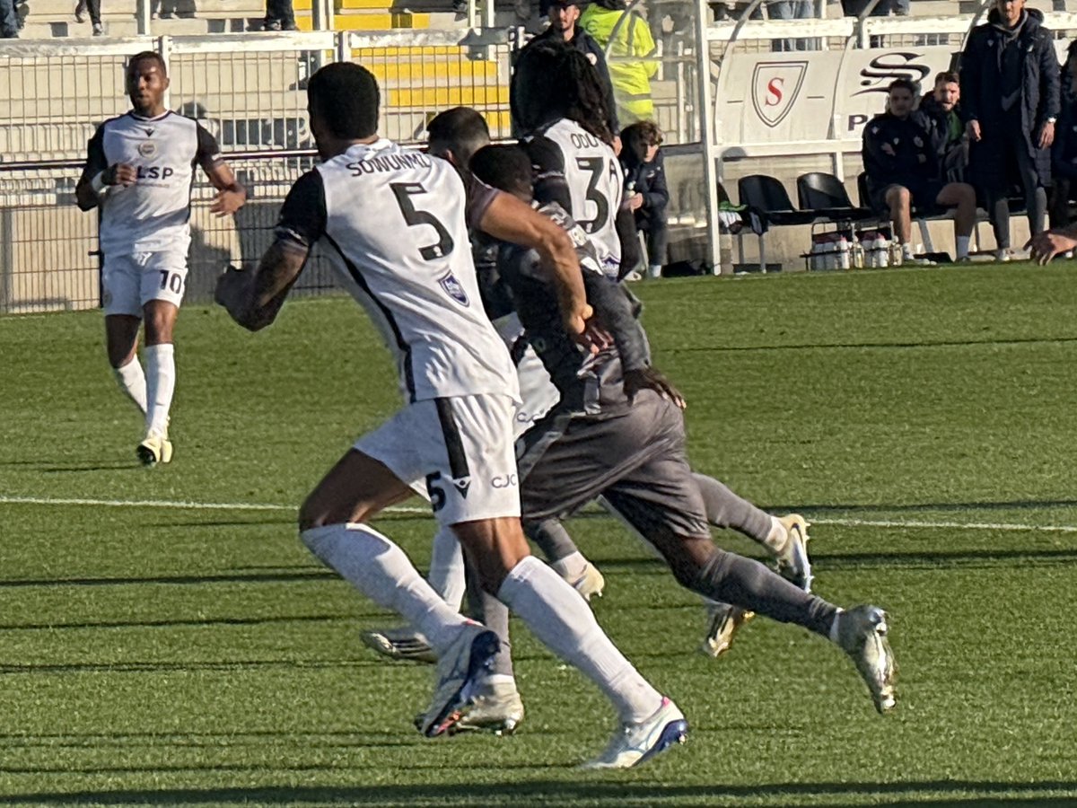 Free Saturday so accompanied <a href="/_joefeehan/">joe</a> for my first visit to ‘tick off’ Bromley as a league club and Joe for his first visit to the ground. Incredible to see the clubs upgrades made to the ground since last time I visited only a couple of years ago.
