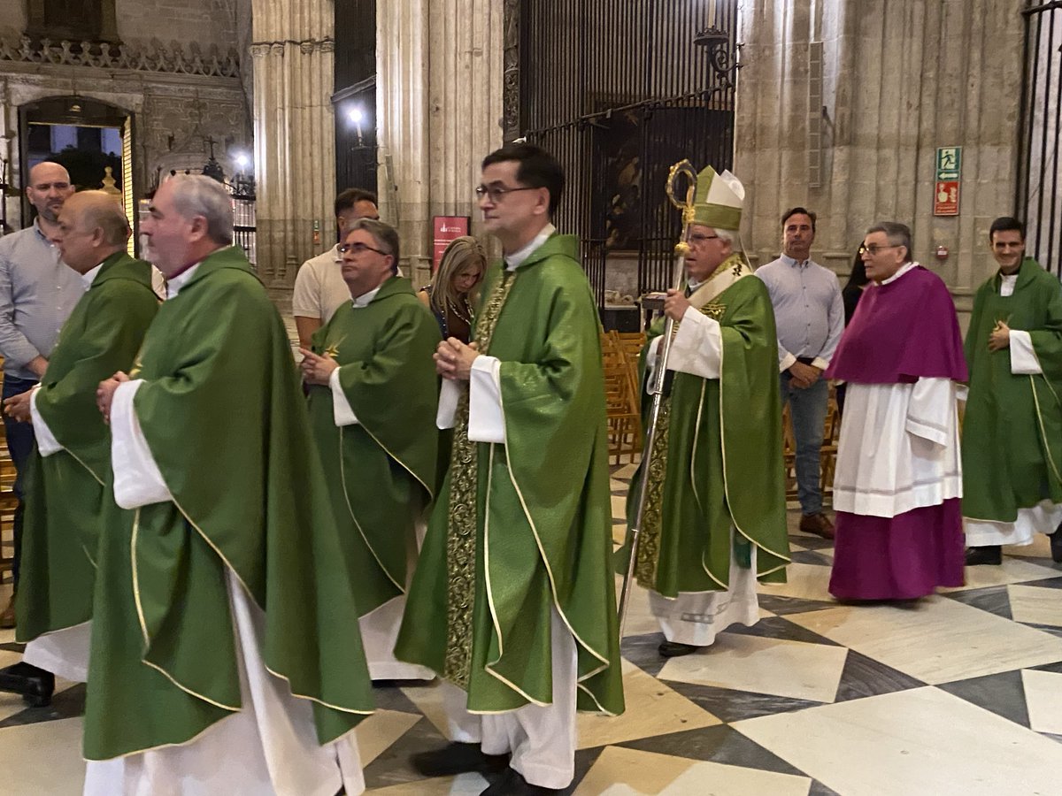 La <a href="/CatedraldeSev/">Catedral de Sevilla Oficial</a> acoge la celebración jubilar de las hermandades de Sevilla. Preside <a href="/ArzobispoSaiz/">José Ángel Saiz Meneses</a>