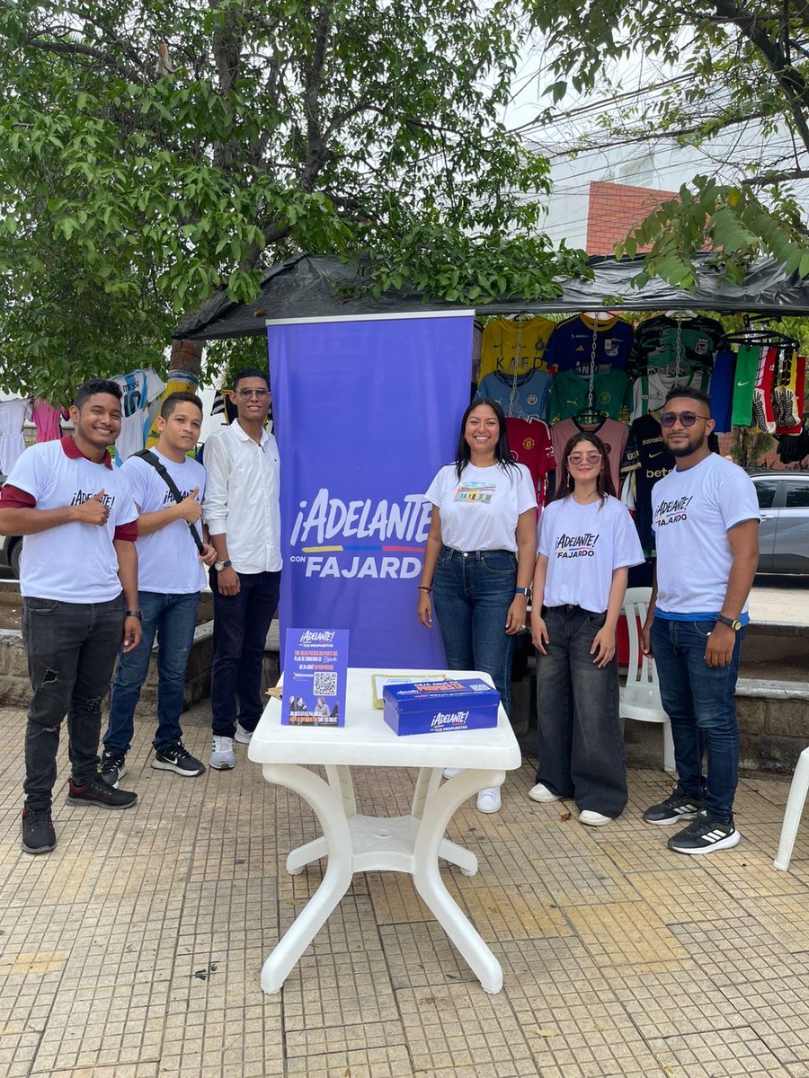 sergio_fajardo's tweet photo. Hoy desde distintas regiones del país, los estamos escuchando con sus propuestas para llevar a Colombia Adelante. Somos el movimiento ciudadano más grande de Colombia con más de 100 mil voluntarios y voluntarias.

Con energía y convicción, defendemos y vigilamos los valores, principios y el plan de futuro que llevará a Colombia Adelante con Fajardo. 

Súmense o dejen sus propuestas en https://t.co/g2VGfO4Zyo