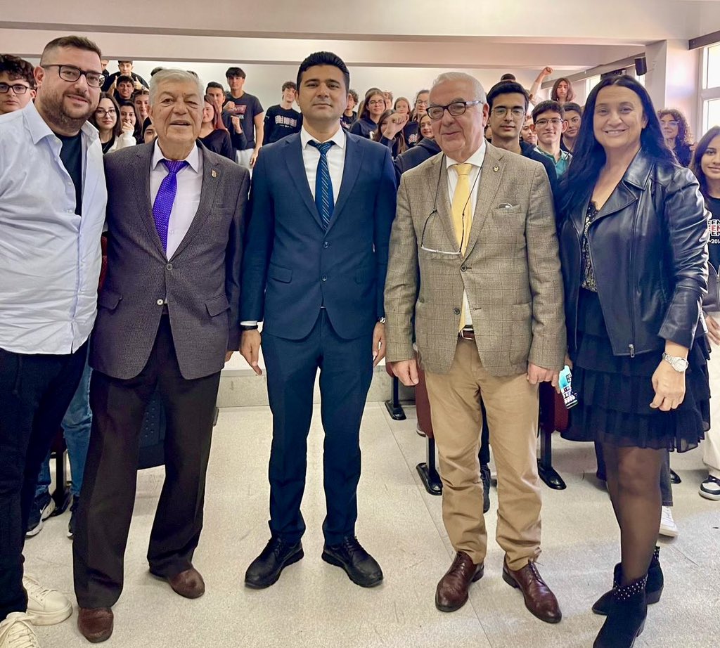 İzmir-Çiğli Fen Lisesi’nin (<a href="/ciglifen/">ÇİĞLİ FEN LiSESİ</a>) öğrencileriyle seminer programı kapsamında buluşma sağladık. Prof. Dr. Sabri Hasan Meriç ve Prof. Dr. Mustafa Tunaya Kalkan; “Üniversitenin Yaşam Üzerine Etkisi” konu başlığında bir sunum gerçekleştirdiler. Gösterilen ilgiye teşekkür ederiz.