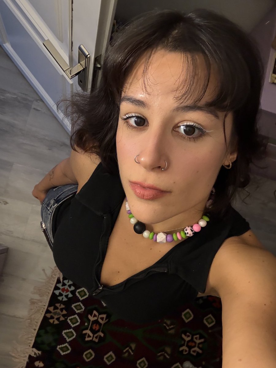 güzel bi fotodan beklentim yandan yönden yörük olduğumu kanıtlayan bi itemin fırlaması dır