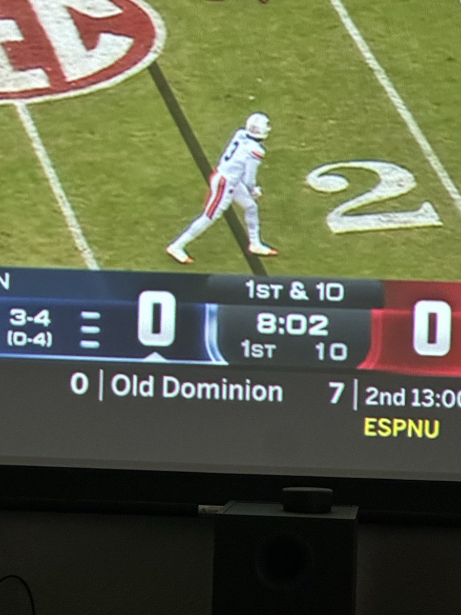 1791Althen2A's tweet photo. @SECNetwork @RazorbackFB I suppose an officials whose job is to watch this found it too difficult to see and call. Oh, and the early whistle on Washington’s run was a nice touch from the officials too. https://t.co/MyK8JlY81u