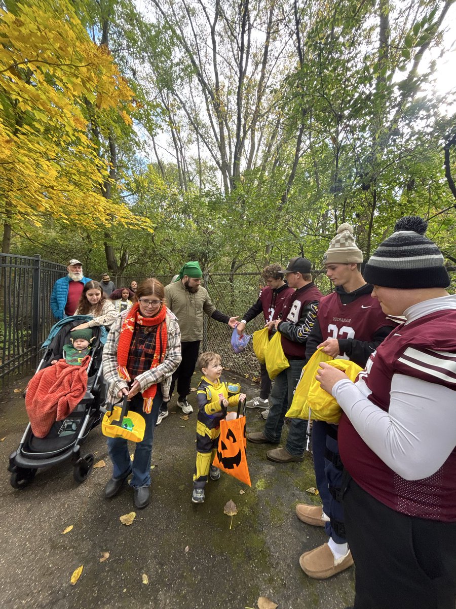 CoachFrey's tweet image. Proud of our guys. One day off and they are out giving back. Go Bucks!