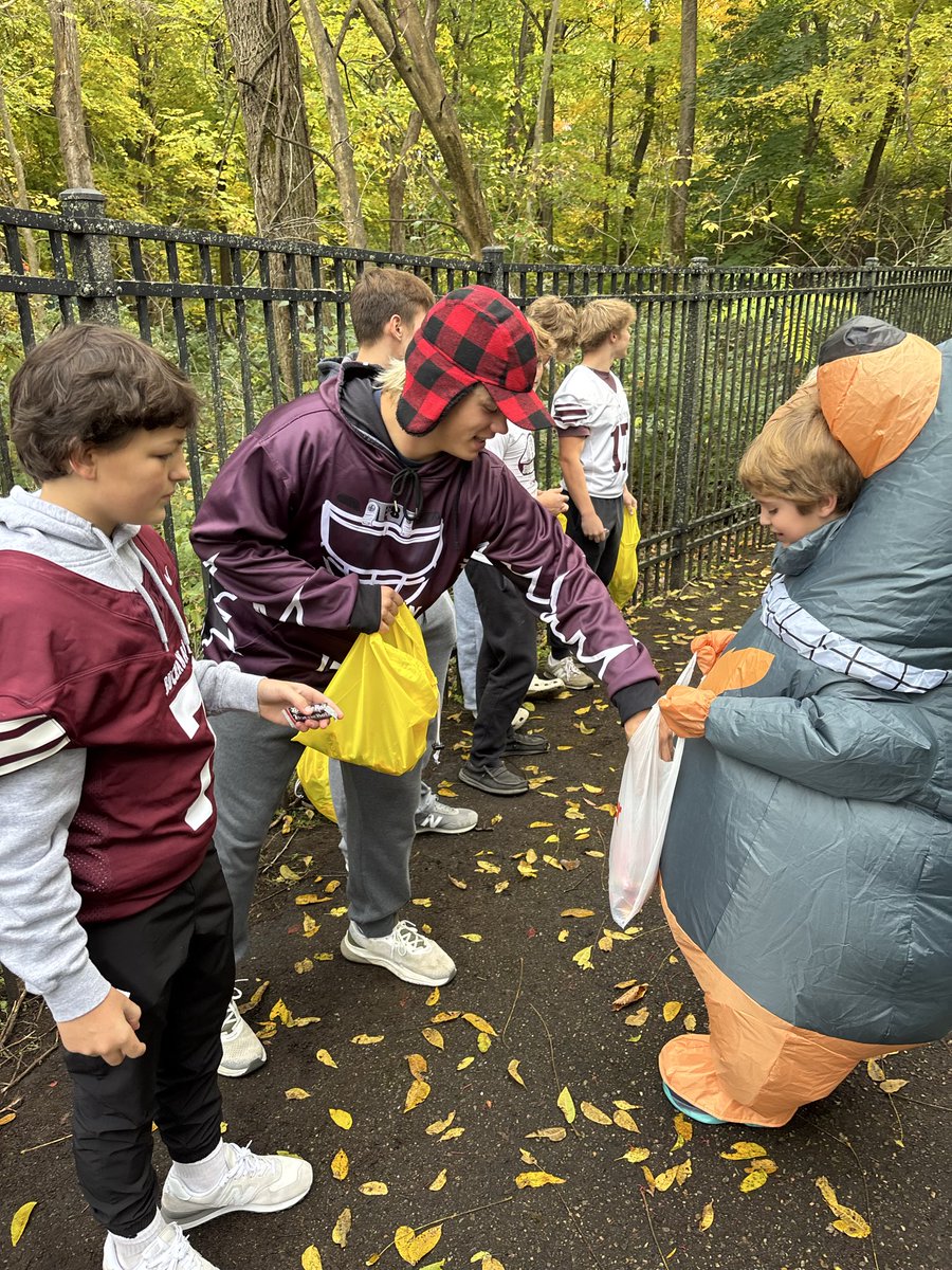 CoachFrey's tweet image. Proud of our guys. One day off and they are out giving back. Go Bucks!