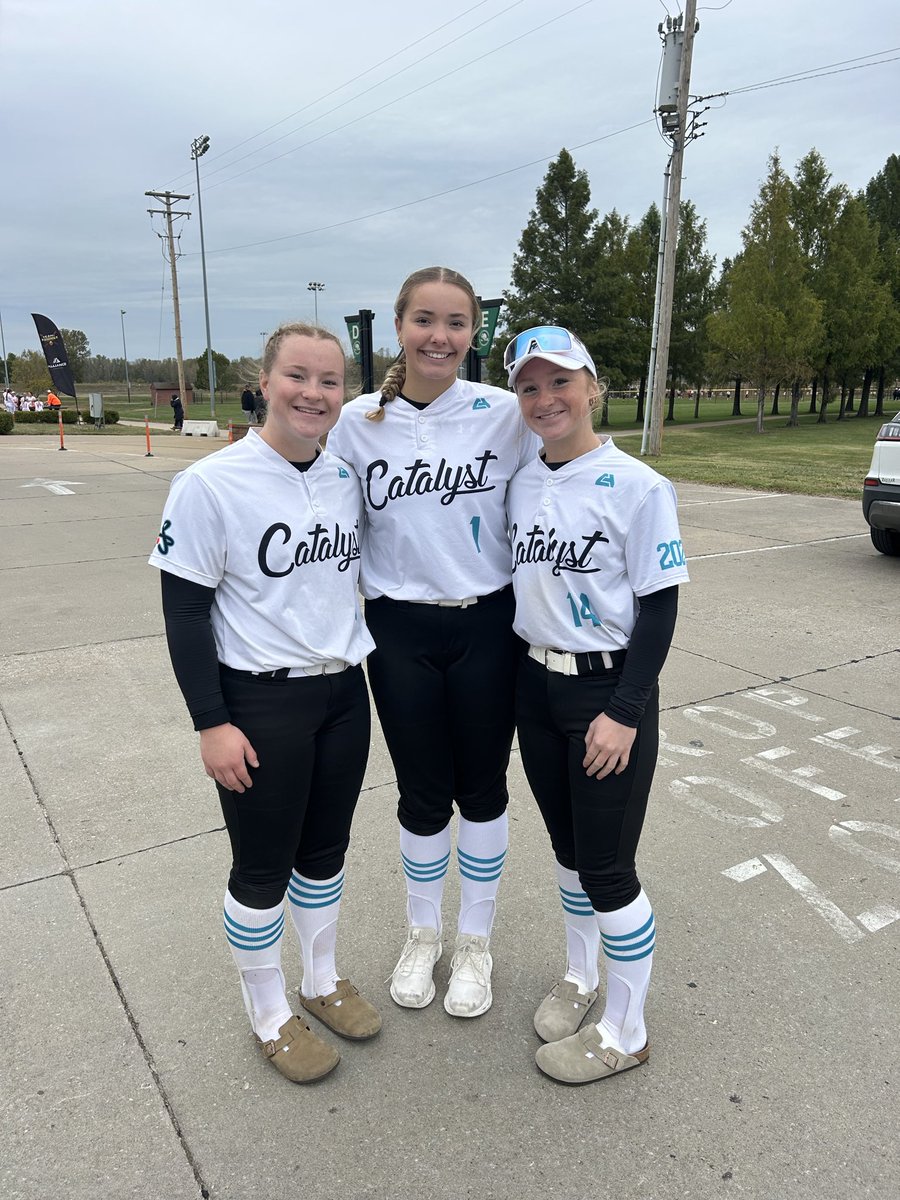 AlexOerther2028's tweet image. This morning I had so much fun at the team 1 Xposure camp with my teammates @LoSchellhammer1 @OliviaOerther27!!! Thank you to all the coaches for making it such an amazing experience. @IlliniSB @MSU_Softball @NDsoftball @HuskerSoftball @SIUESB @DrakeSoftball @BluejaySoftball