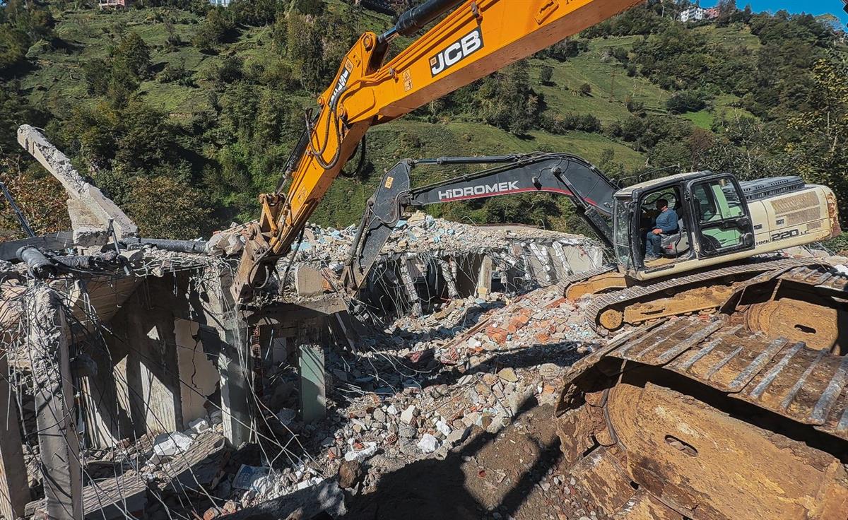 Rize'de Fırtına Vadisi’nde 70 Bungalov Kaldırıldı
olay53.com/haber/rizede-f…