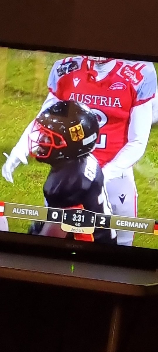 stebroko's tweet photo. Haben die Spieler den Budesadler selbst aufgeklebt? Bei manchen spielern liegt der Adler mehr. #afvd #ausvsdeu https://t.co/zs0udyRIFf