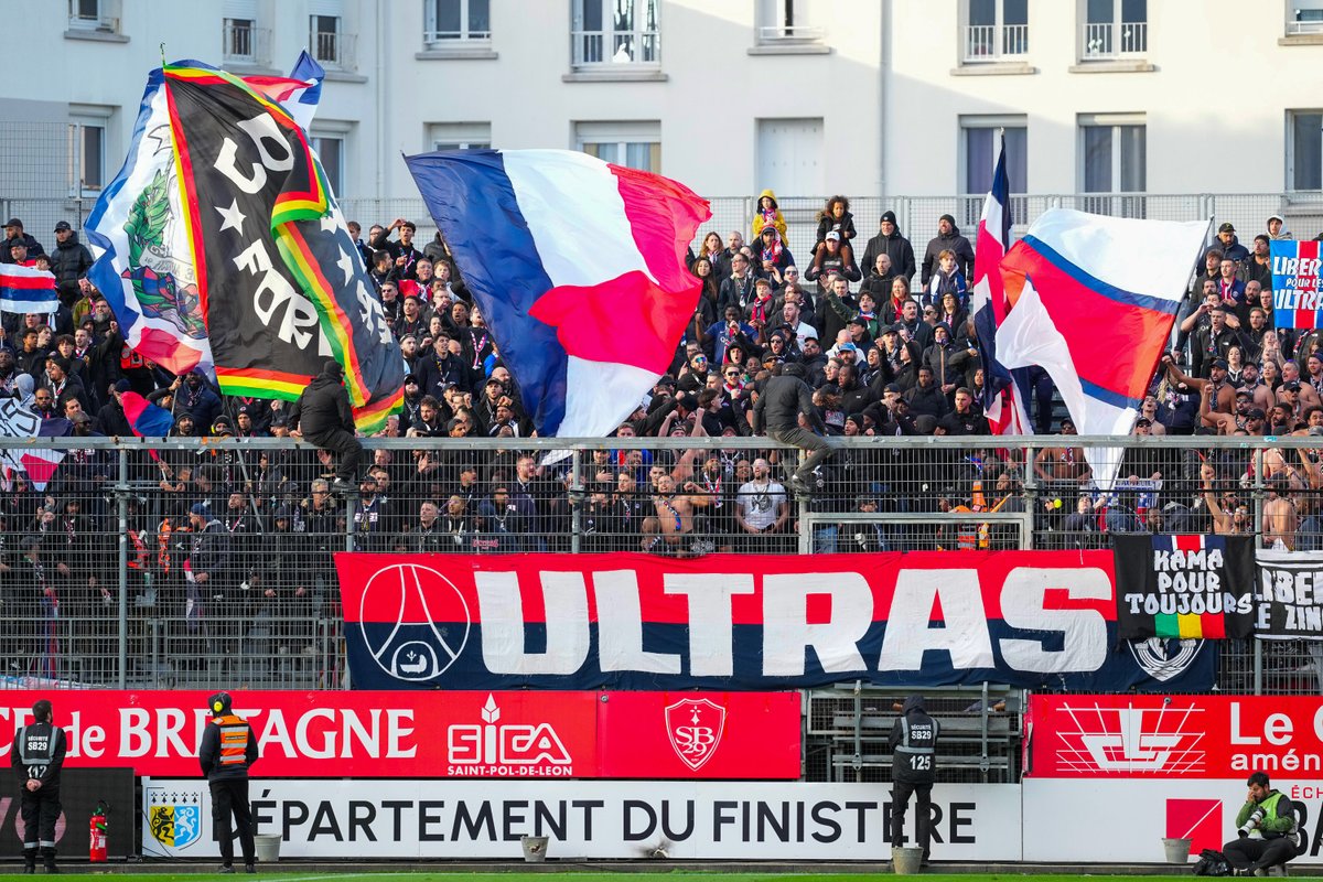 PSG_inside's tweet image. Toujours présents à nos côtés, merci pour votre soutien ❤️💙