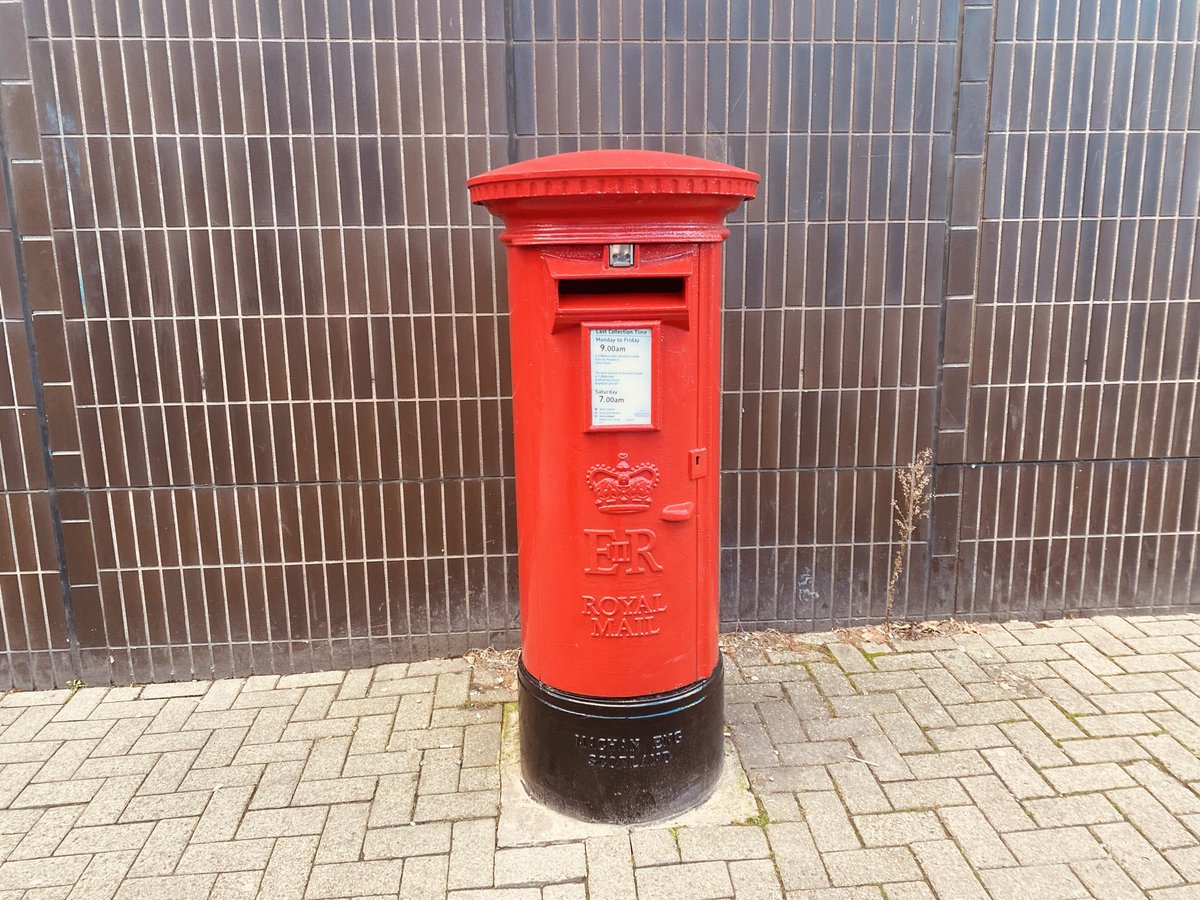 A 1977 Silver Jubilee precinct shot

#PostboxSaturday