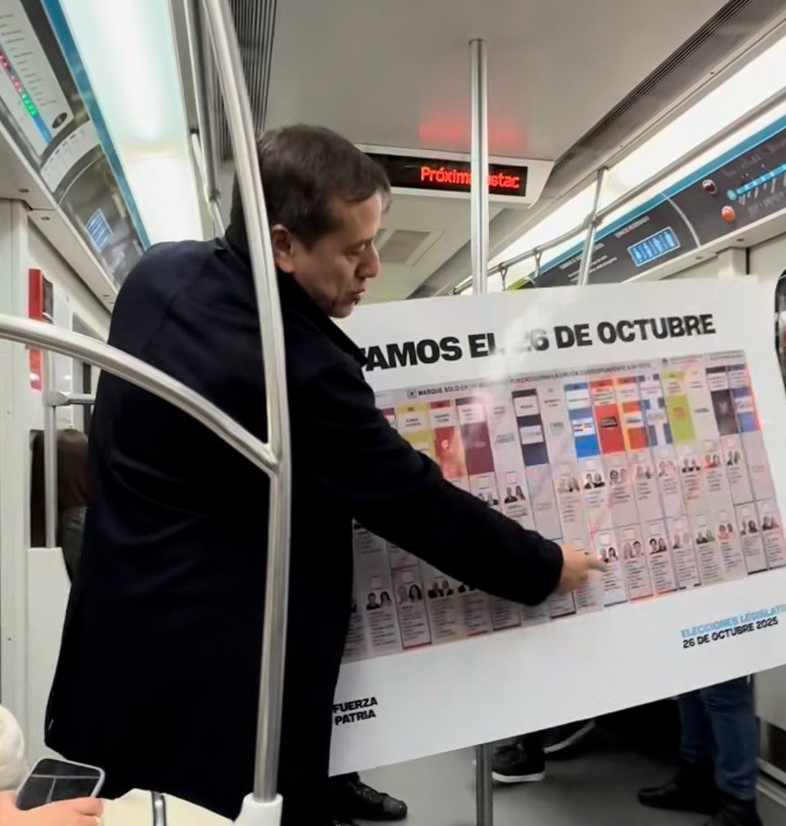 ResistenciaNoti's tweet image. Muchos nos enteramos de la boleta única por Recalde. Con su boleta gigante barrio por barrio hizo más que el gobierno nacional, que no movió un dedo para que la gente se informe sobre el nuevo sistema.
El gobierno no quiere que votes, así que el domingo... TODOS A VOTAR 🇦🇷